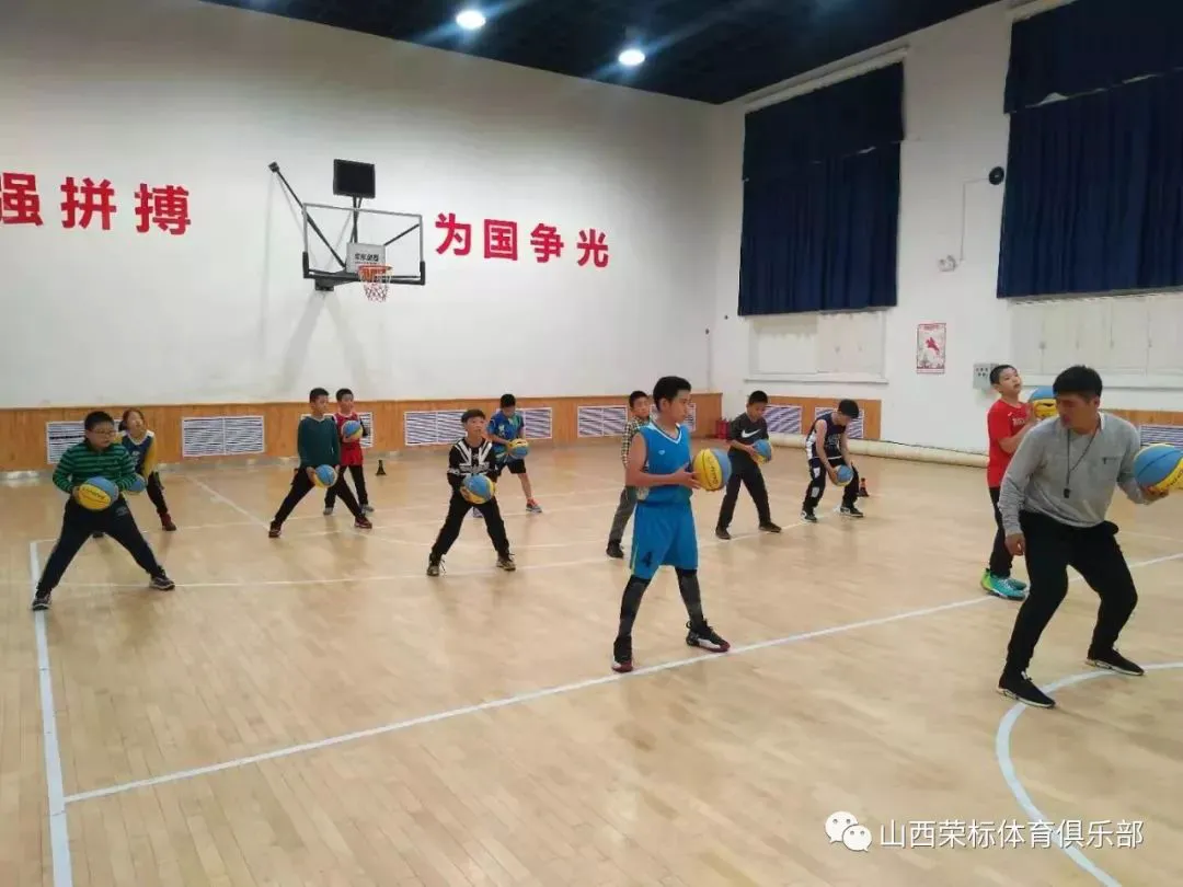 刻苦训练篮球时如何避免受伤的建议_1